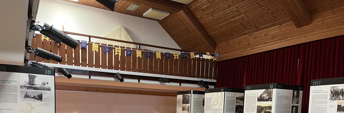 Gledalci v pričakovanju filmov, Stara Fužina, 2022 (foto Marko Viduka)