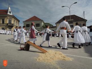 Prireditve Zaviranje kola v Metliki. Foto: N. Židov, 2017. 