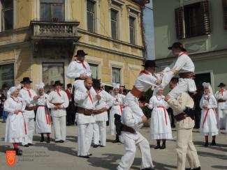 Metliška folklorna skupina Ivan Navratil med plesom. Foto: N. Židov, 2017. 