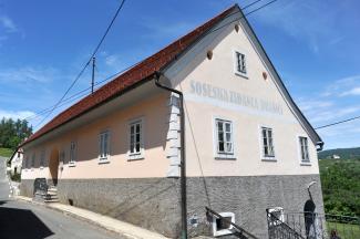 Soseska zidanice v Drašičih. Foto: A. Jerin, 2026