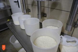 Priprava mohanta v kmetiji Pr' Kramar. Foto: M. Špiček, 2019 