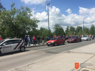 Pohodniki med akcijo Objemimo Ljubljano. Foto: A. Jerin, 2017. 