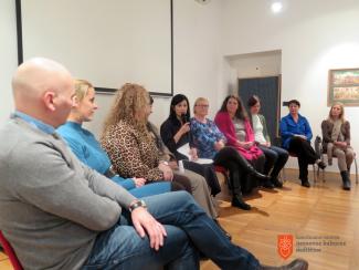 Pogovor z ustvarjalcem in ustvarjalkami filma. Foto: N. Židov, 2023