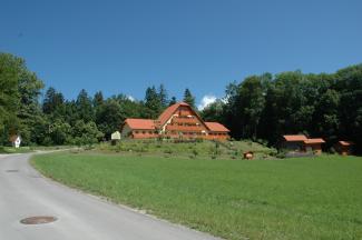 Sedež Čebelarske zveze Slovenije na Brdu pri Lukovici. Foto: F. Šivic, 2004 