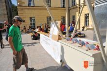 Nagrade za zmagovalne ekipe tretjega Turnirja SEM v igri pandolo. Foto: A. Jerin, 2015. 